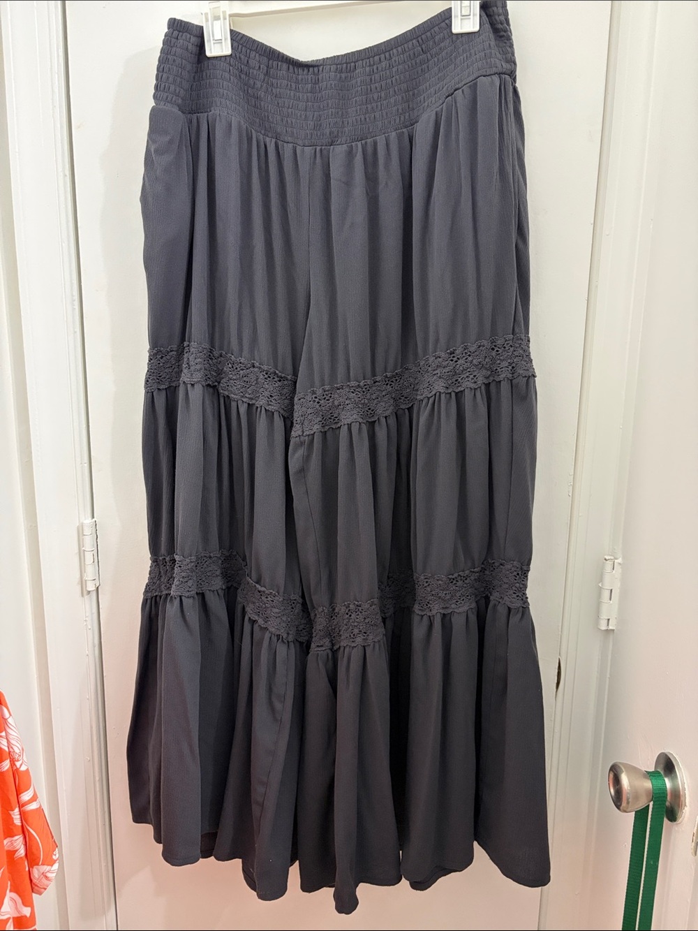 Torrid Festi Women’s Charcoal Tiered flared smocked waist boho pants size 0 NWOT